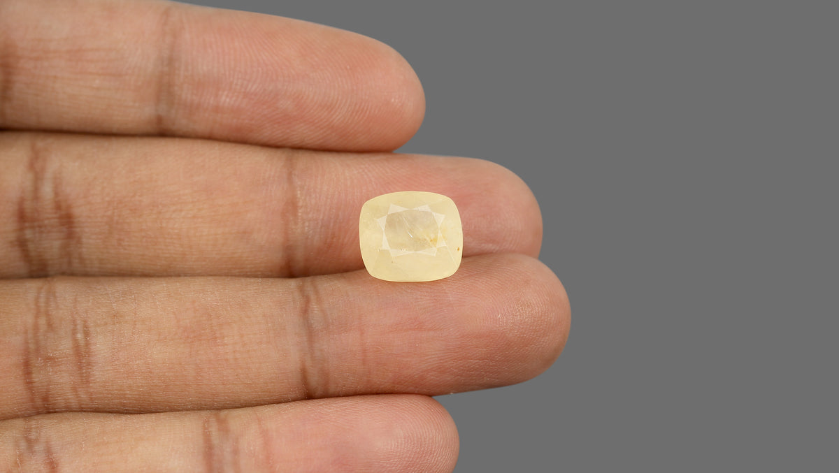 Natural Yellow Sapphire 10.15 Carats / 11.15 Ratti