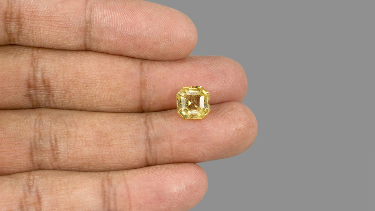 Natural Yellow Sapphire 4.98 Carats / 5.47 Ratti