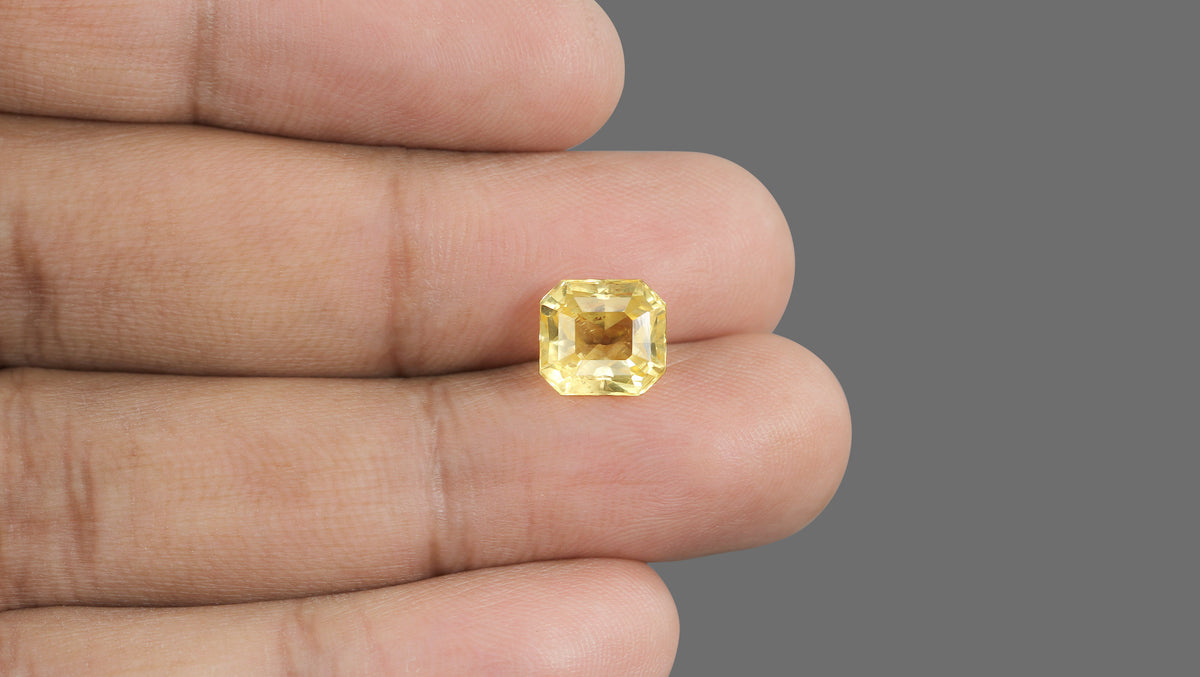 Natural Yellow Sapphire 4.86 Carats / 5.34 Ratti