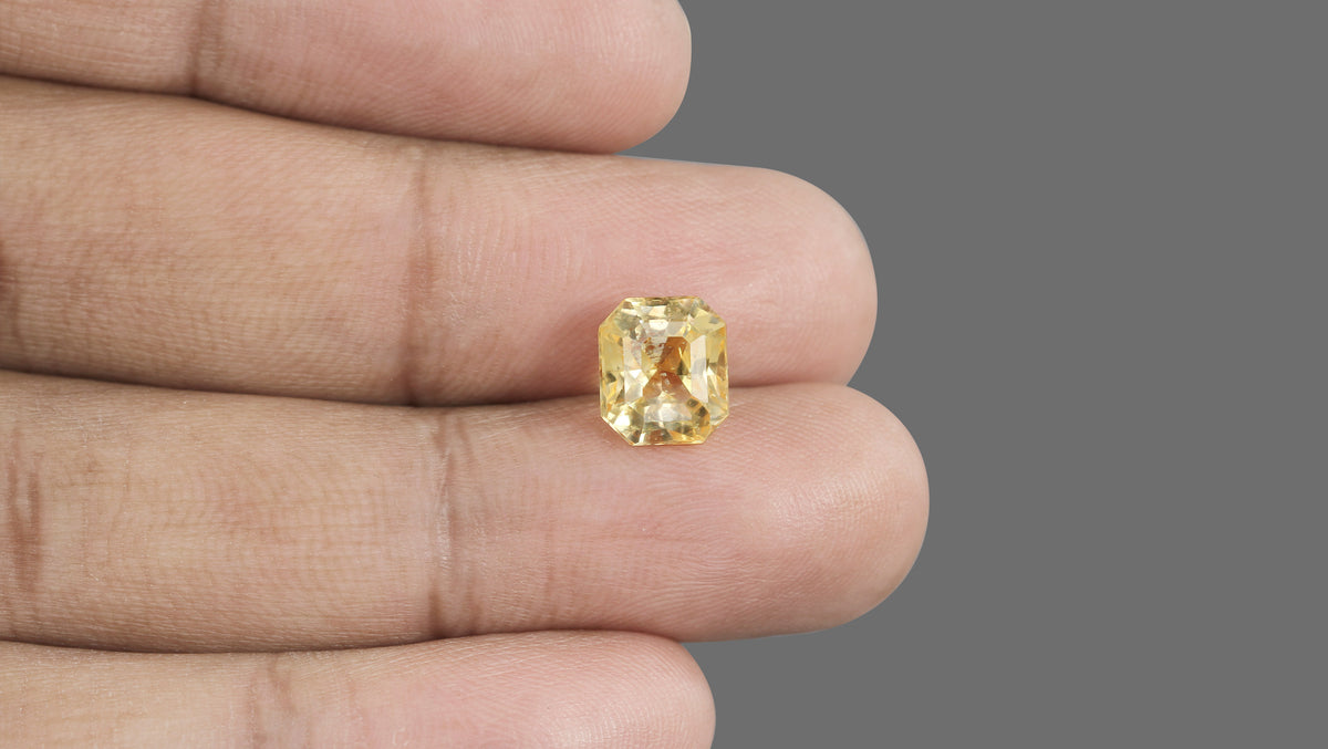 Natural Yellow Sapphire 5.05 Carats / 5.55 Ratti
