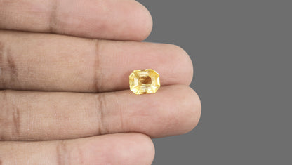 Natural Yellow Sapphire 4.37 Carats / 4.8 Ratti
