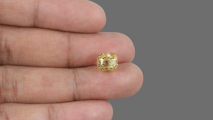Natural Yellow Sapphire 7.26 Carats / 7.98 Ratti