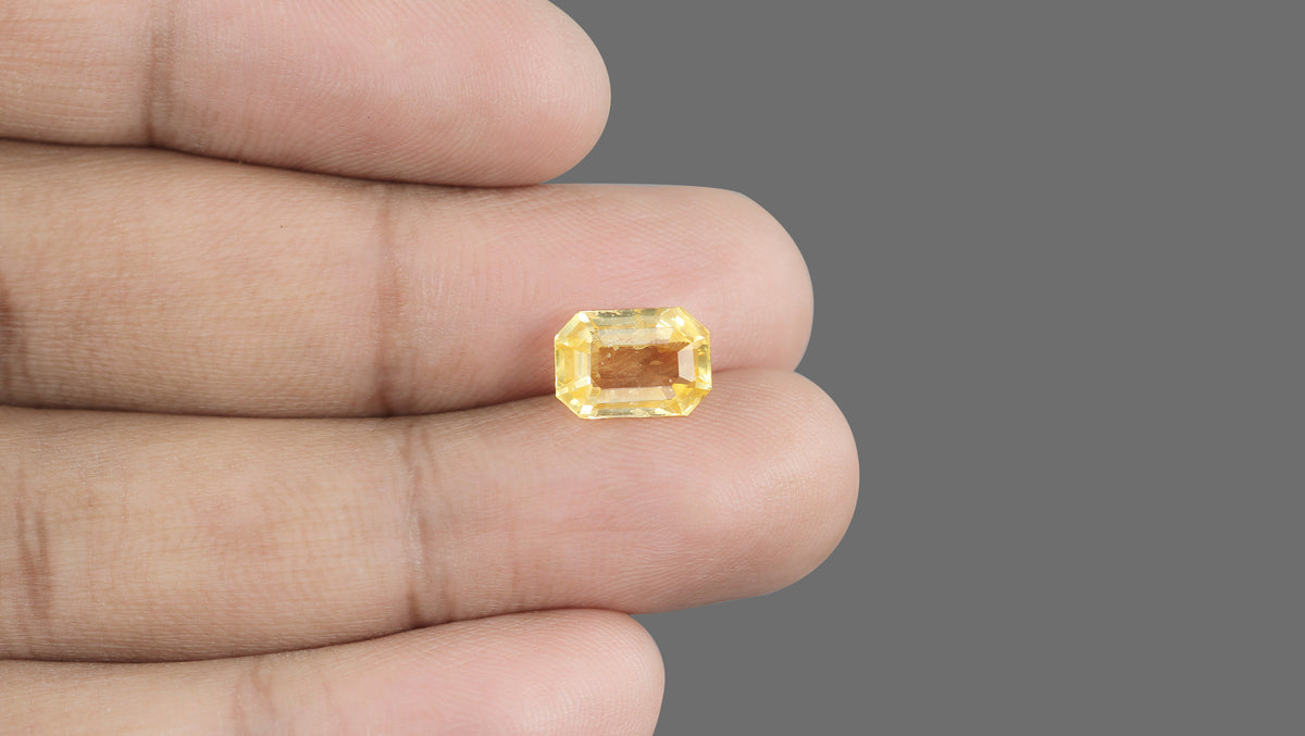 Natural Yellow Sapphire 4.88 Carats / 5.36 Ratti