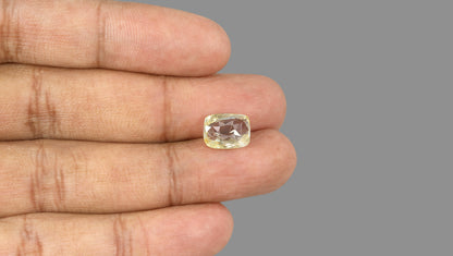 Natural Yellow Sapphire 5.72 Carats / 6.29 Ratti