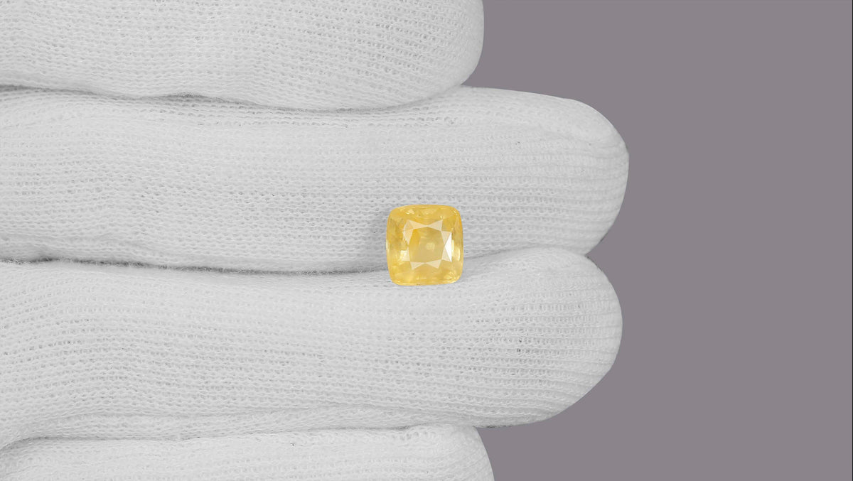 Natural Yellow Sapphire 5.08 Carats / 5.58 Ratti