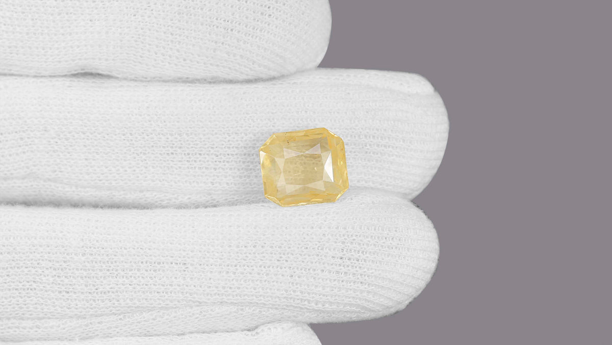Natural Yellow Sapphire 8.64 Carats / 9.49 Ratti