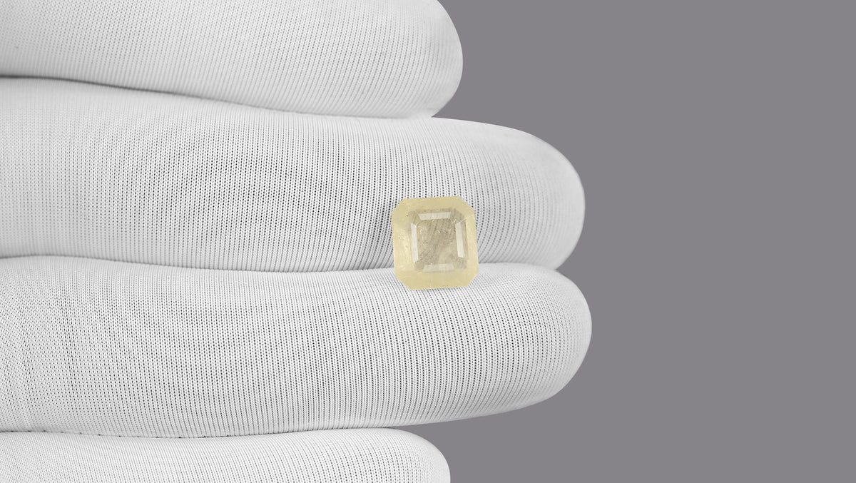 Natural Yellow Sapphire 5.42 Carats / 5.96 Ratti