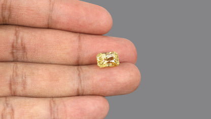 Natural Yellow Sapphire 5.64 Carats / 6.2 Ratti