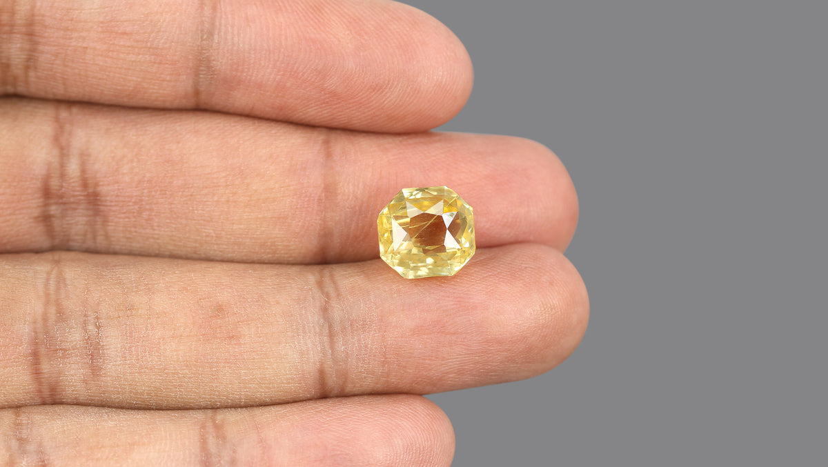 Natural Yellow Sapphire 9.02 Carats / 9.91 Ratti
