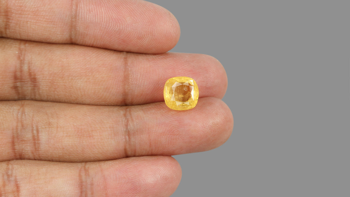 Natural Yellow Sapphire 7.59 Carats / 8.34 Ratti