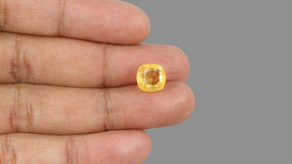 Natural Yellow Sapphire 7.59 Carats / 8.34 Ratti