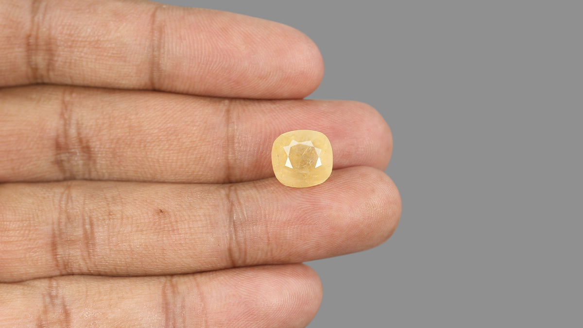 Natural Yellow Sapphire (Pukhraj) 8.41 Carats / 9.24 Ratti