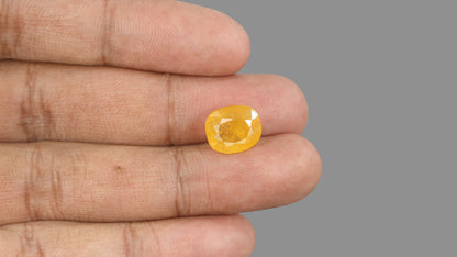 Natural Yellow Sapphire (Pukhraj) 8.08 Carats / 8.88 Ratti