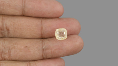 Natural Yellow Sapphire (Pukhraj) 5.92 Carats / 6.51 Ratti