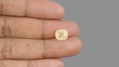 Natural Yellow Sapphire (Pukhraj) 5.35 Carats / 5.88 Ratti
