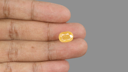 Natural Yellow Sapphire (Pukhraj) 6.38 Carats / 7.01 Ratti