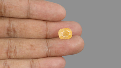 Natural Yellow Sapphire (Pukhraj) 6.61 Carats / 7.26 Ratti