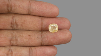 Natural Yellow Sapphire (Pukhraj) 6.41 Carats / 7.04 Ratti