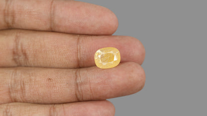 Natural Yellow Sapphire (Pukhraj) 6.72 Carats / 7.38 Ratti
