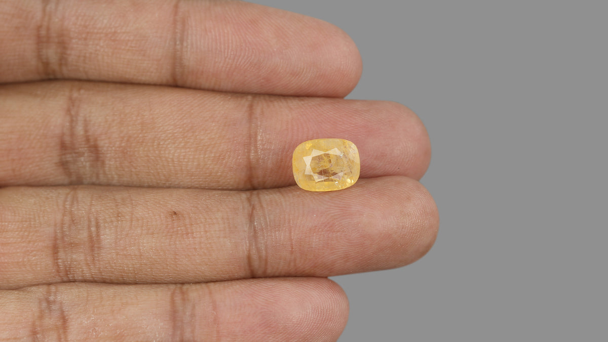 Natural Yellow Sapphire (Pukhraj) 6.43 Carats / 7.07 Ratti