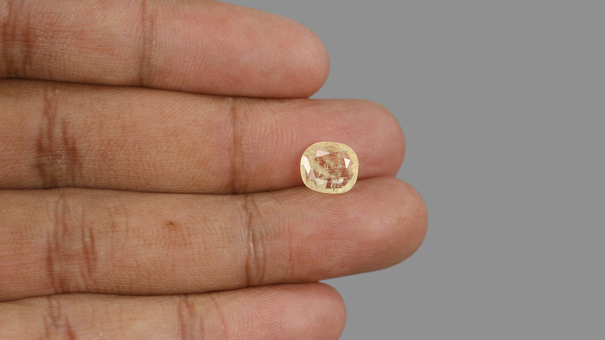 Natural Yellow Sapphire (Pukhraj) 3.76 Carats / 4.13 Ratti