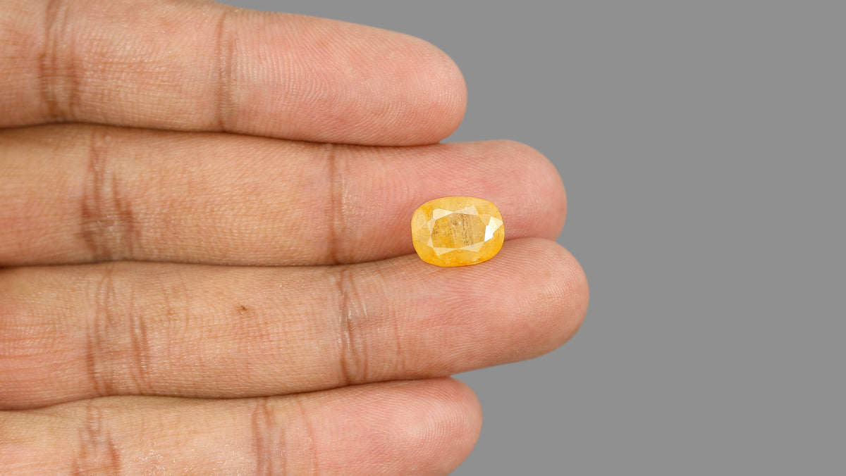 Natural Yellow Sapphire (Pukhraj) 6.58 Carats / 7.23 Ratti