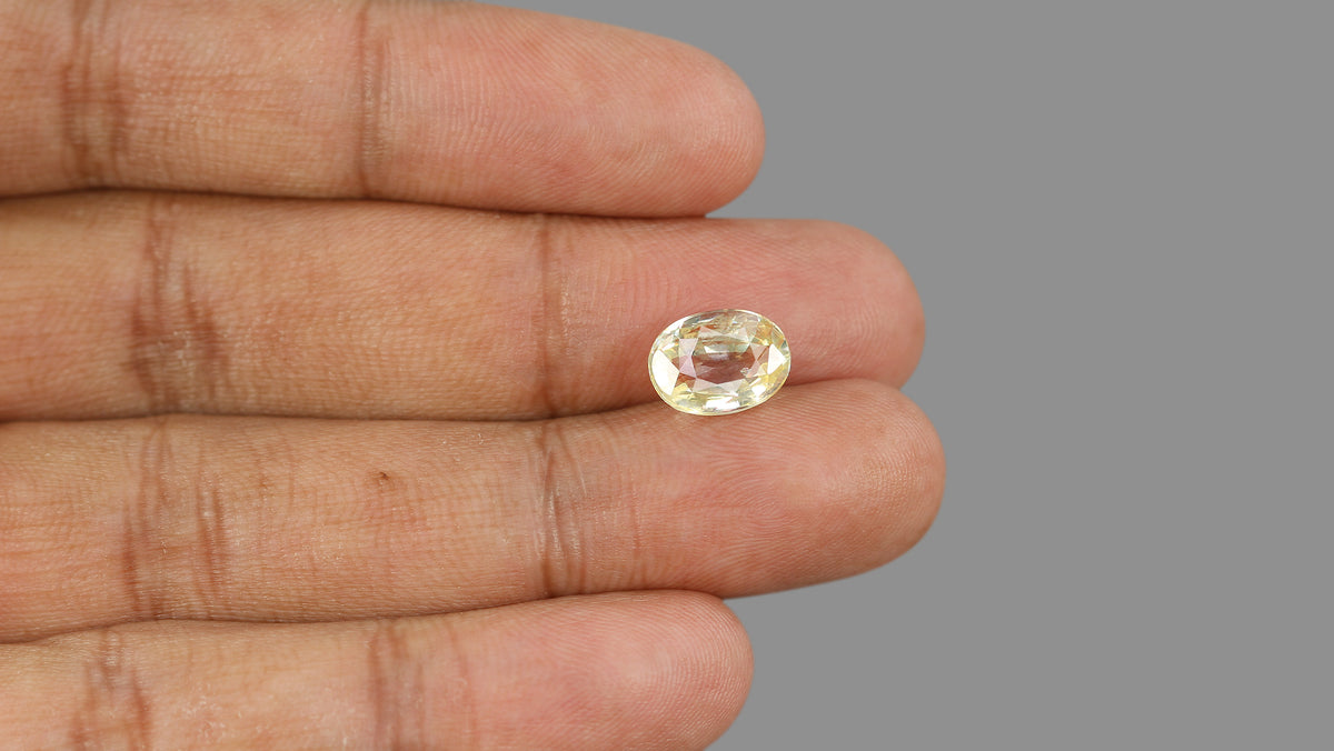 Natural Yellow Sapphire (Pukhraj) 5.02 Carats / 5.52 Ratti