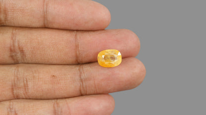 Natural Yellow Sapphire (Pukhraj) 5.32 Carats / 5.85 Ratti