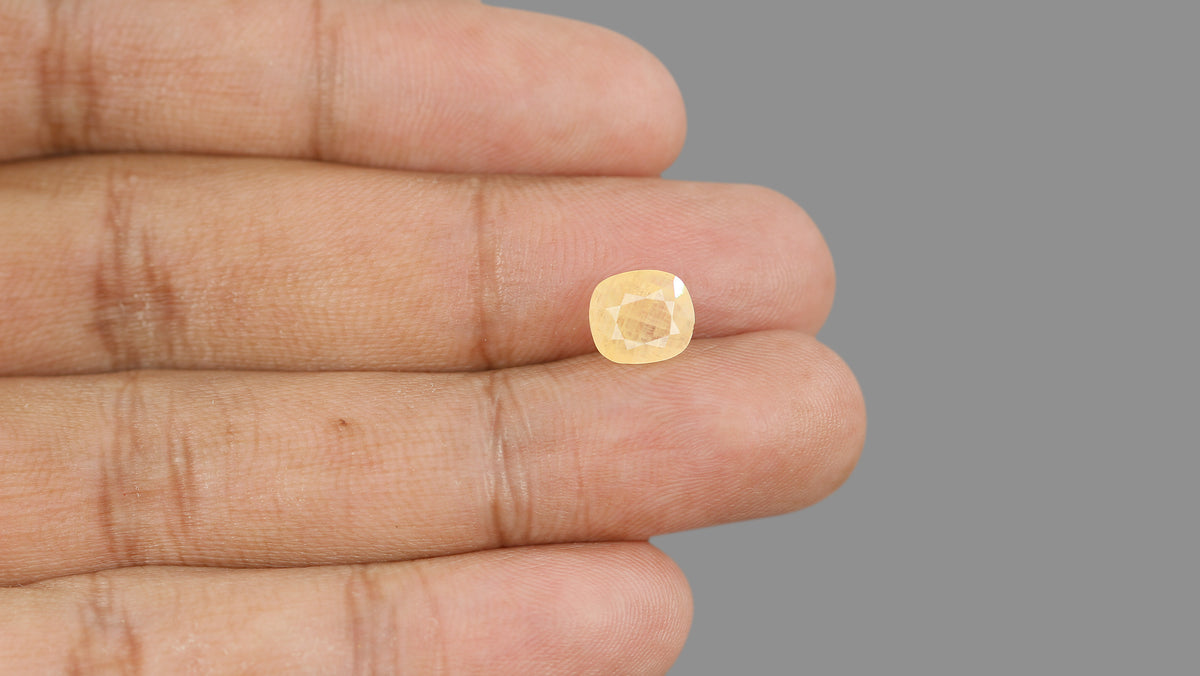 Natural Yellow Sapphire (Pukhraj) 3.98 Carats / 4.37 Ratti
