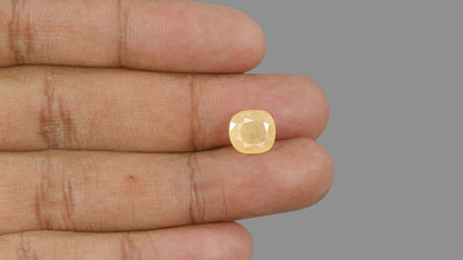 Natural Yellow Sapphire (Pukhraj) 4.83 Carats / 5.31 Ratti