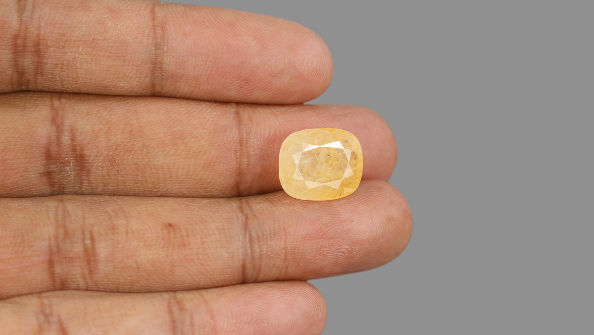 Natural Yellow Sapphire (Pukhraj) 12.48 Carats / 13.71 Ratti