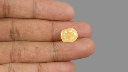 Natural Yellow Sapphire (Pukhraj) 7.63 Carats / 8.38 Ratti