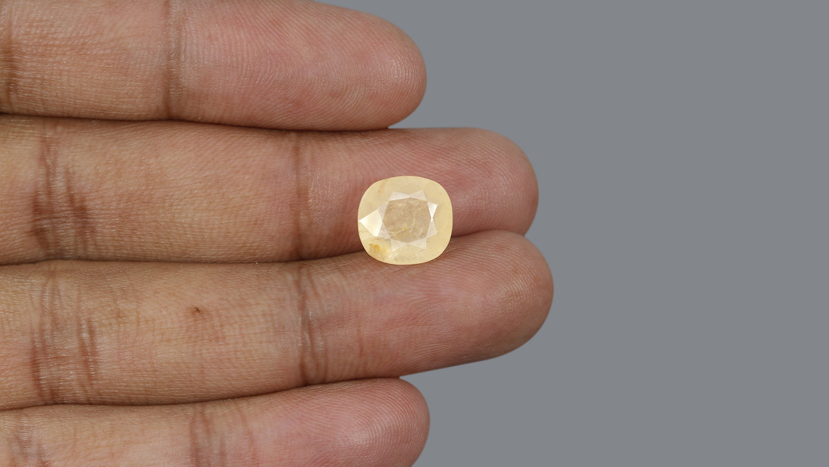 Natural Yellow Sapphire 6.47 Carats / 7.19 Ratti