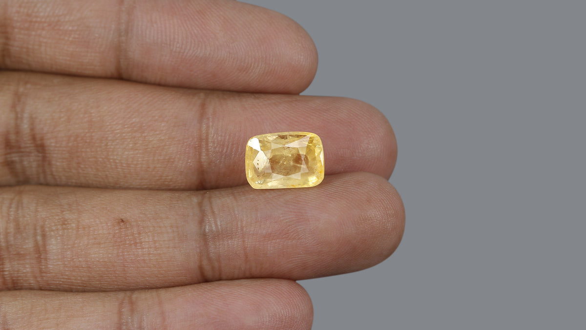 Natural Yellow Sapphire 6.96 Carats / 7.73 Ratti