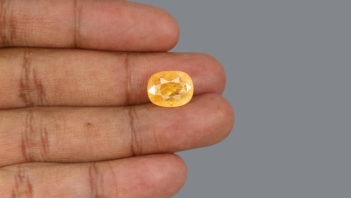 Natural Yellow Sapphire 8.65 Carats / 9.61 Ratti