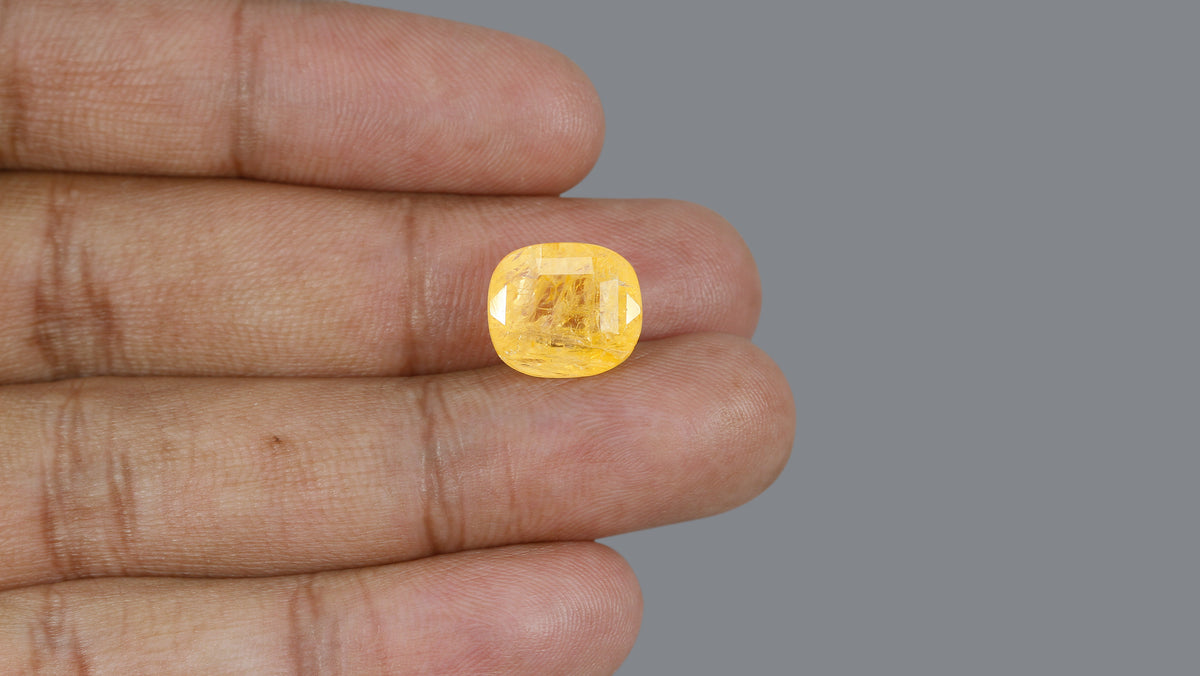 Natural Yellow Sapphire 10.38 Carats / 11.53 Ratti