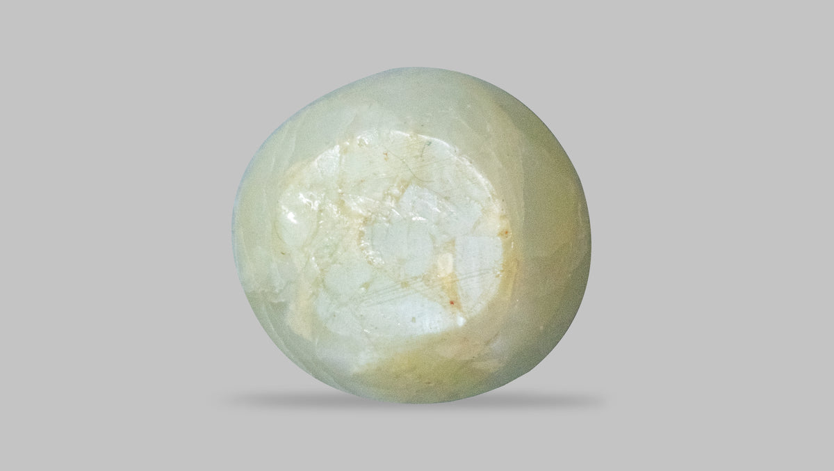 Cat's Eye (Lehsuniya) 5.47 Carats / 6.01 Ratti