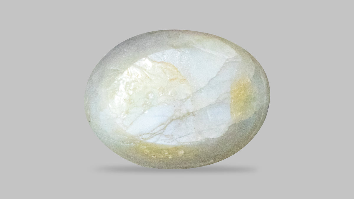 Cat's Eye (Lehsuniya) 6.93 Carats / 7.62 Ratti