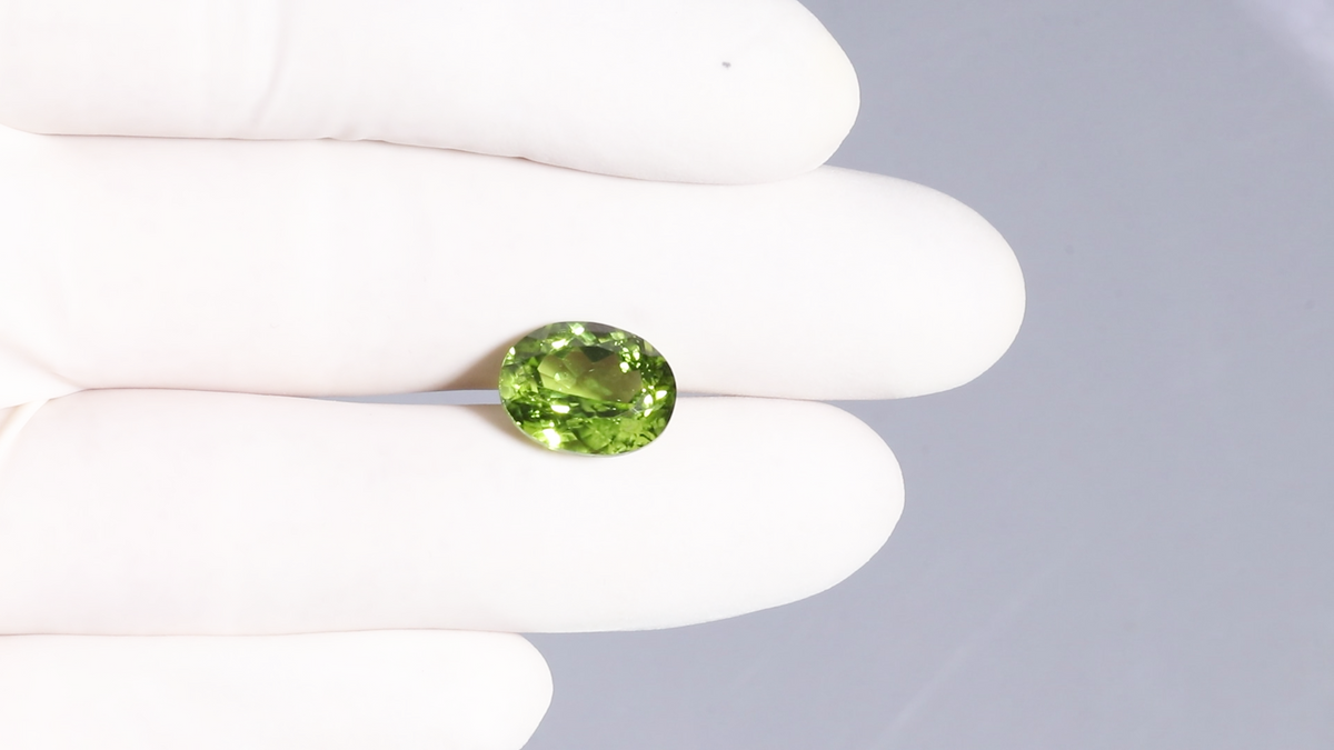 Natural Peridot 7.14 Carats / 7.85 Ratti