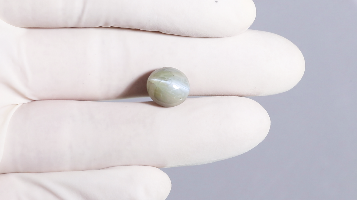 Cat's Eye (Lehsuniya) 9.32 Carats / 10.24 Ratti