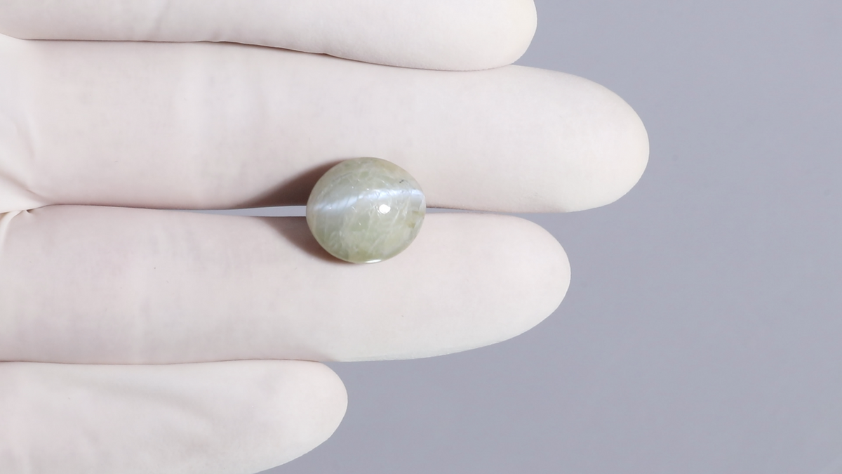 Cat's Eye (Lehsuniya) 15.07 Carats / 16.56 Ratti