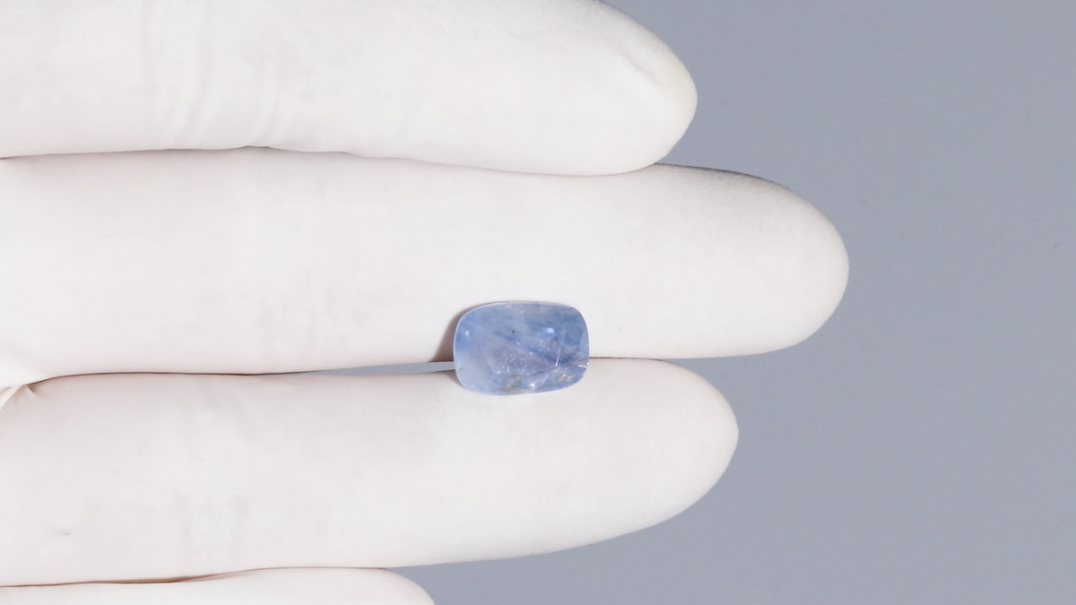 Natural Blue Sapphire 5.91 Carats / 6.49 Ratti