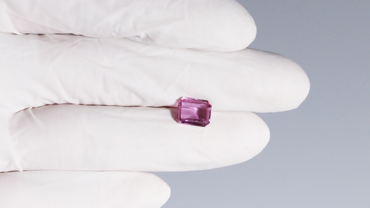 Natural Pink Sapphire 3.03 Carats / 3.33 Ratti