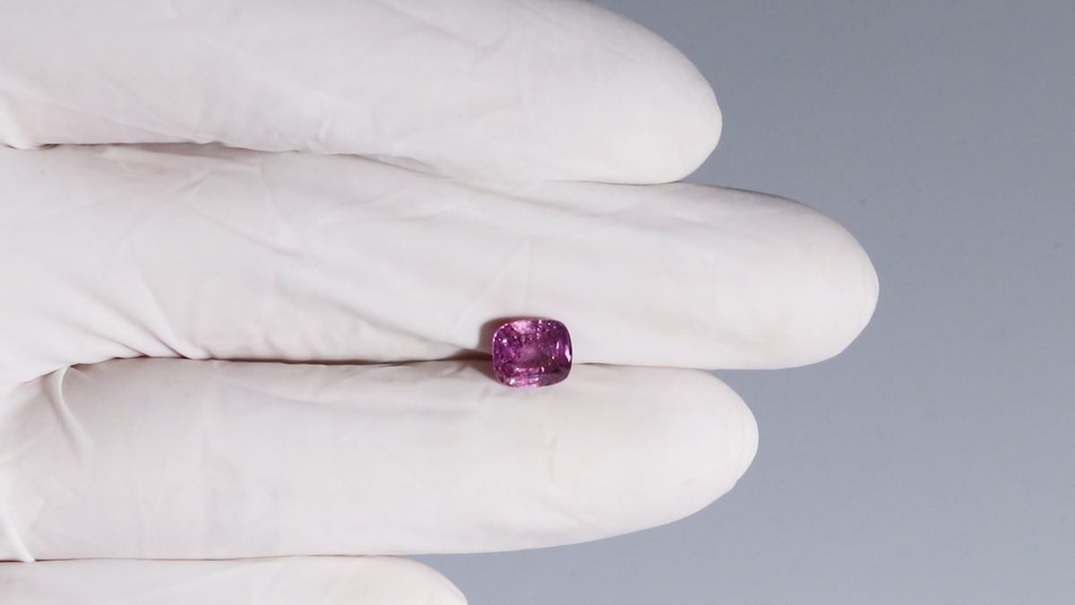 Natural Pink Sapphire 2.13 Carats / 2.34 Ratti