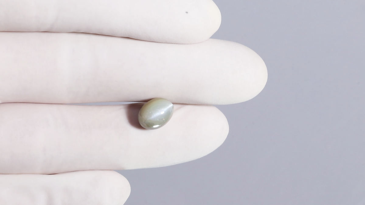 Cat's Eye (Lehsuniya) 6.93 Carats / 7.62 Ratti