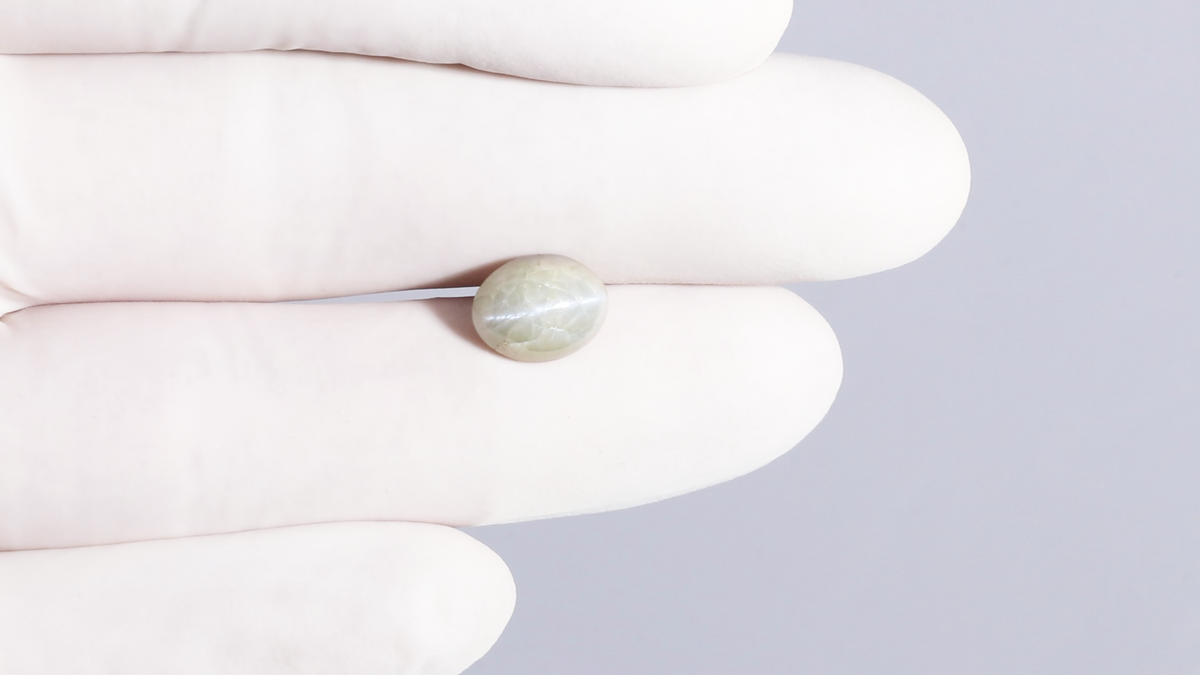 Cat's Eye (Lehsuniya) 4.56 Carats / 5.01 Ratti