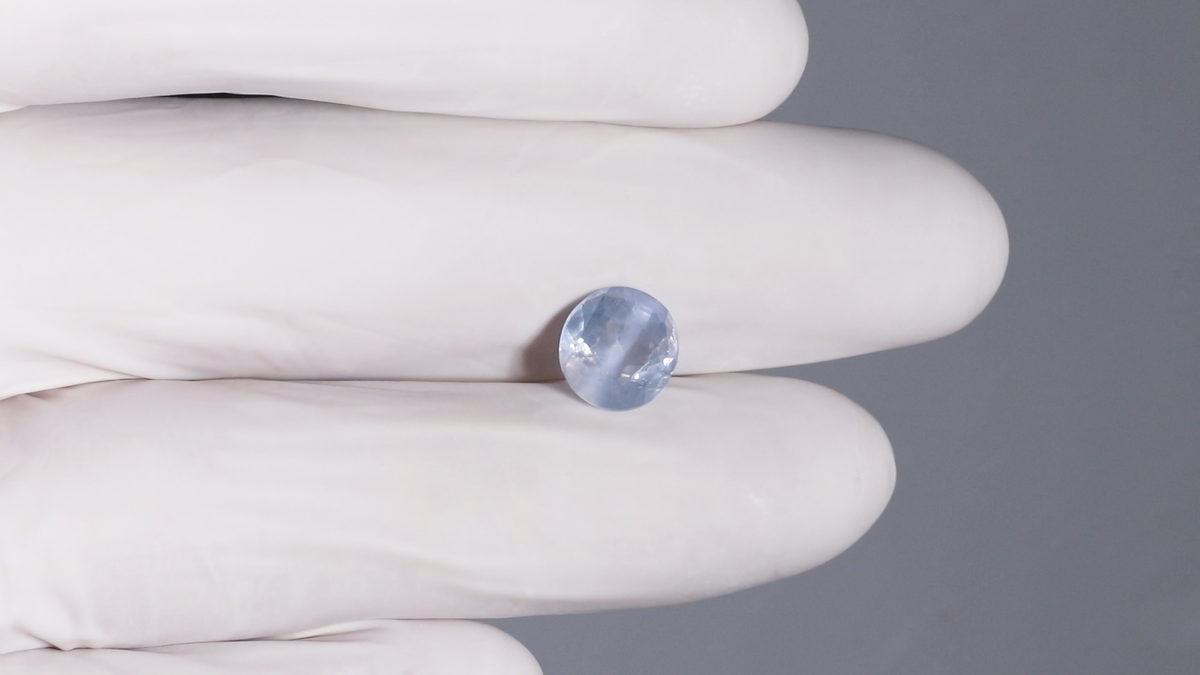 Natural Blue Sapphire 4.49 Carats / 4.93 Ratti