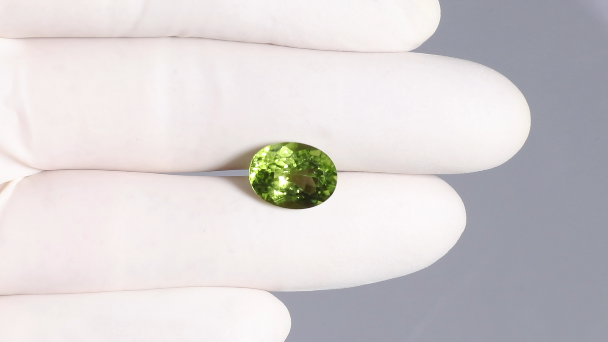 Natural Peridot 6.14 Carats / 6.75 Ratti