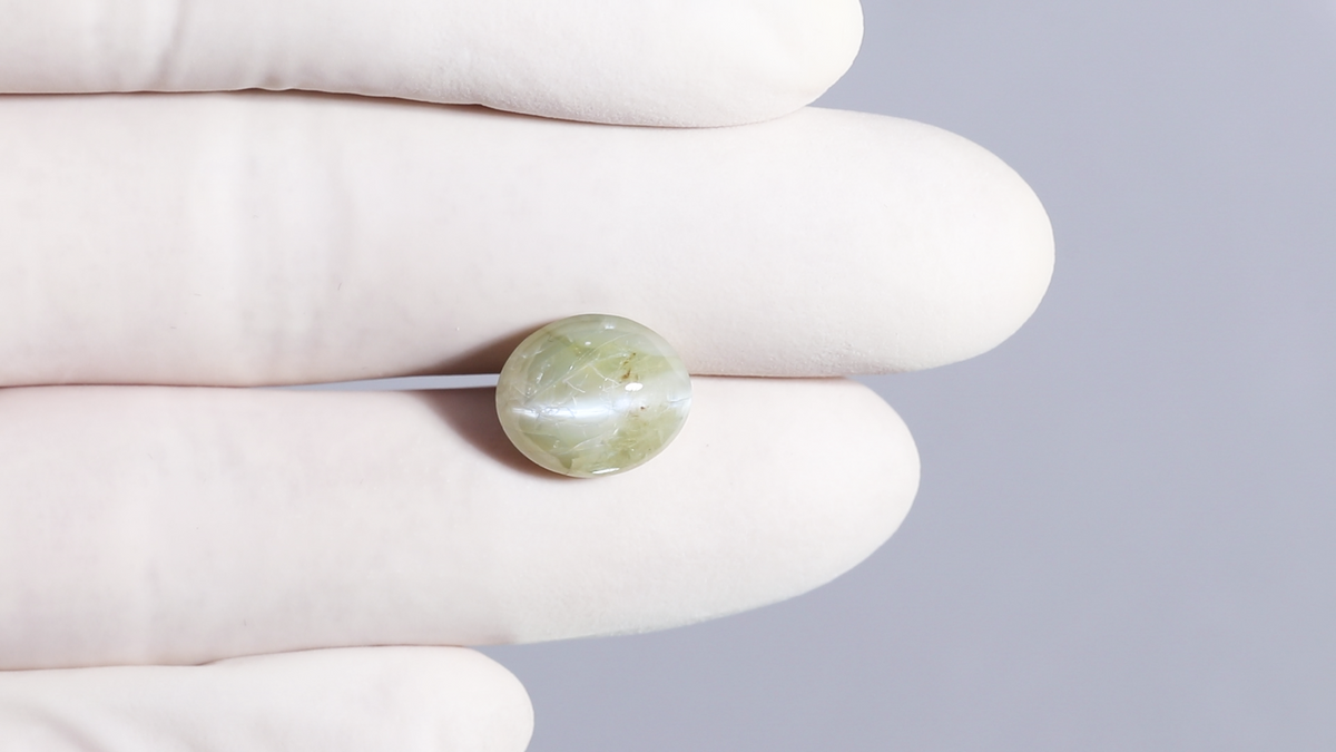 Cat's Eye (Lehsuniya) 9.55 Carats / 10.49 Ratti