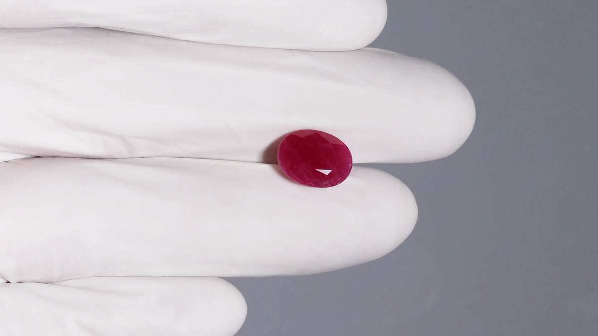 Burmese Ruby (Manik) 5.75 Carats / 6.32 Ratti